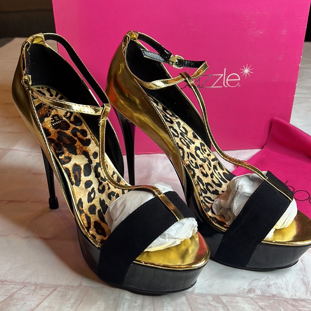 Shoedazzle 5.5” Strappy Heels Black & Gold
